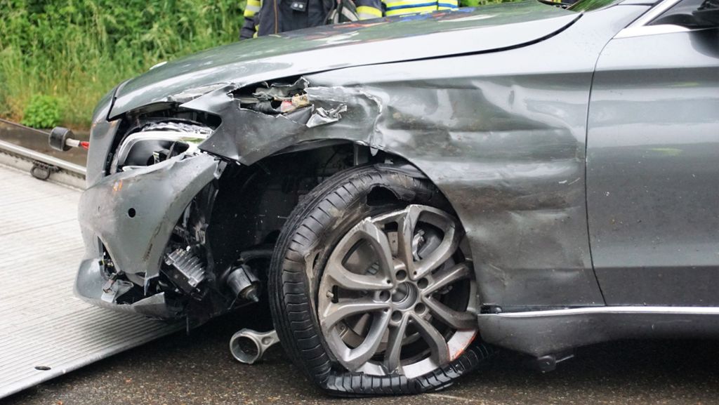 Unfall in Wendlingen: Auto fährt in Gegenverkehr – vier Verletzte