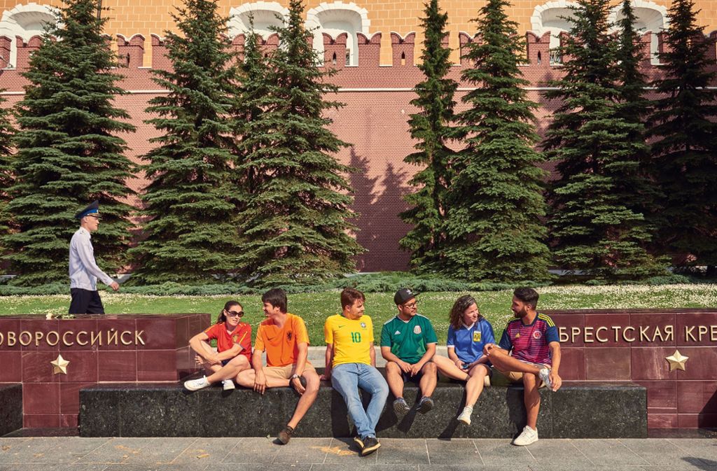 Die Demonstranten ließen sich vor dem Kreml fotografieren...
