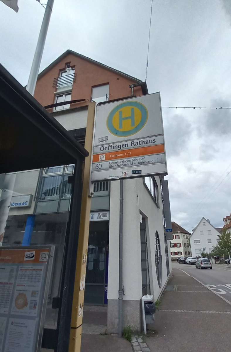 Das Ortszentrum Oeffingen ist mit der Buslinie 60 angebunden.