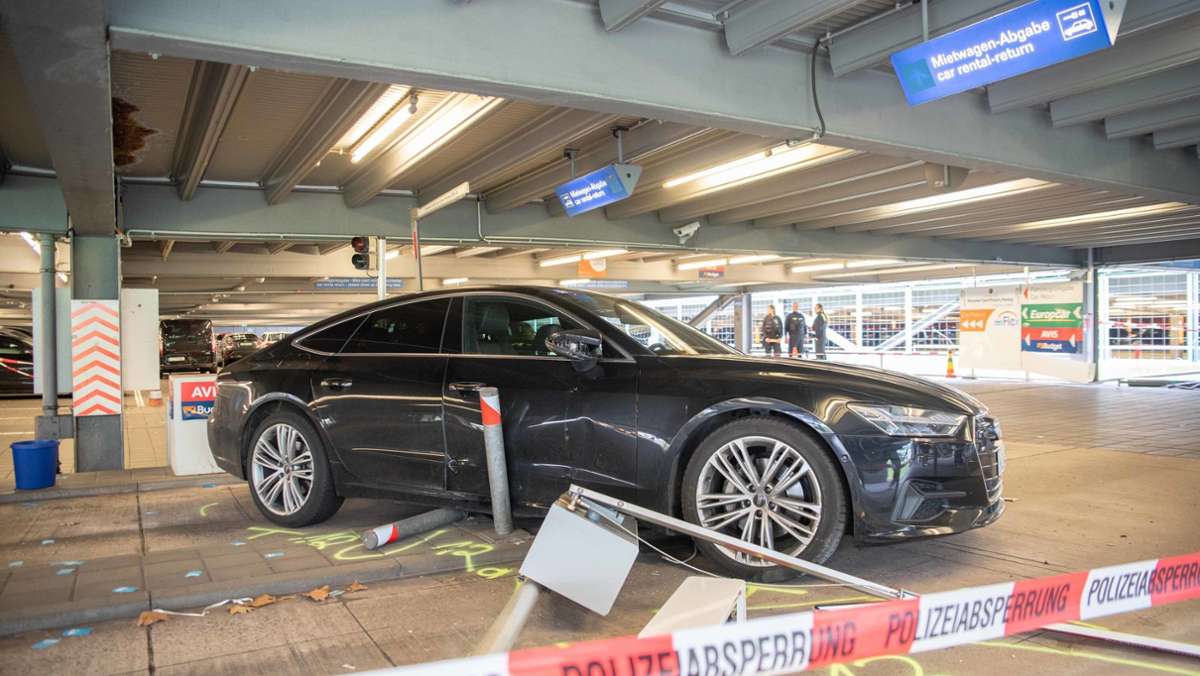 Flughafen Köln/Bonn: Autofahrer verletzt  mehrere Menschen