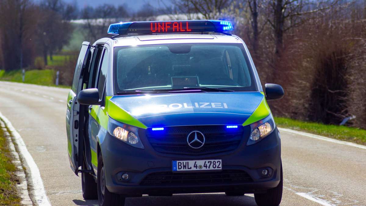  In Kirchheim kam es zu einem Autounfall, als ein Motorradfahrer aus der Einfahrt eines Schnellrestaurants auf die Schlierbach Straße abbog. 