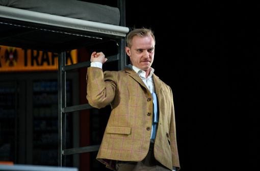 Peter Posniak spielt in der Inszenierung am Konstanzer Theater Adolf Hitler. Foto: dpa