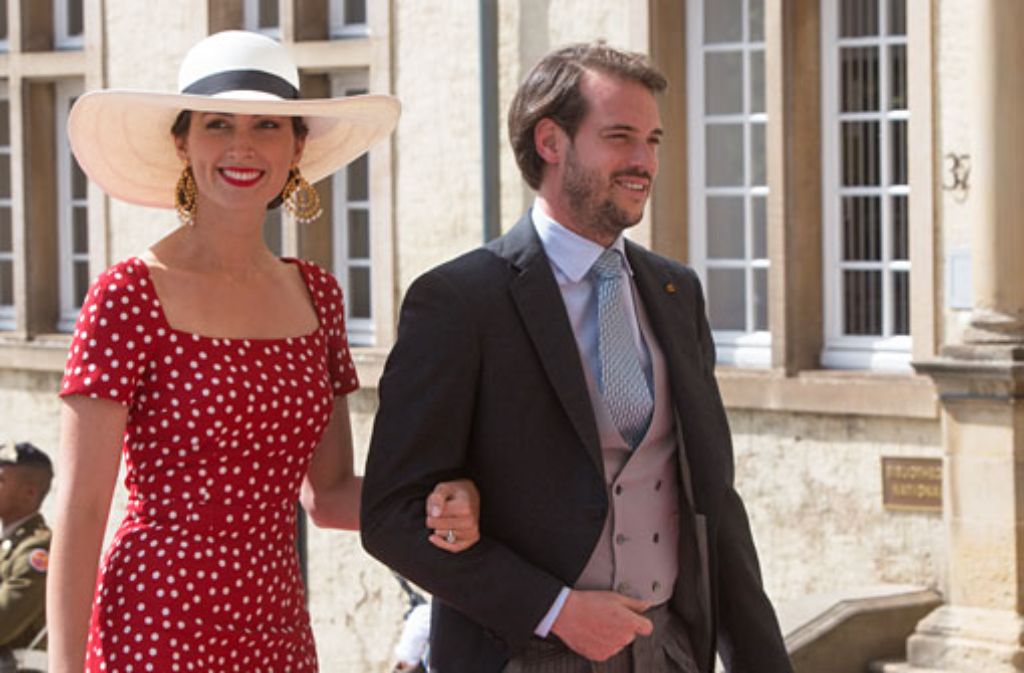Im roten Kleid ein Hingucker: Prinzessin Claire und ihr Mann, Prinz Félix von Luxemburg