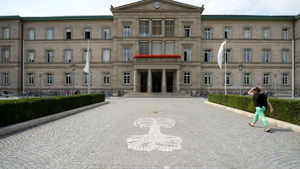  Tierschützer kritisieren, dass an der Universität Tübingen Tierversuche an Krähen durchgeführt werden. Dort werden Forschungsarbeiten verteidigt – sie seien behördlich genehmigt. 