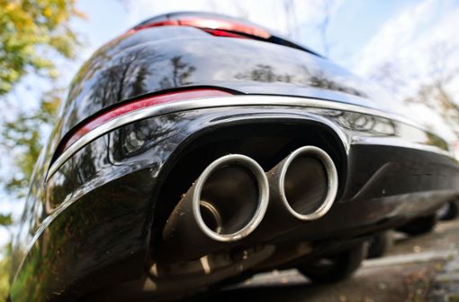 Autos mit Verbrennungsmotor und Auspuff werden in der EU länger erlaubt als bisher geplant. Foto: dpa/Oliver Berg