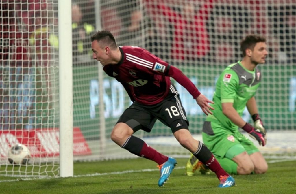 Nürnberg-Stürmer Josip Drmic freut sich über seinen Treffer zum 2:0 gegen den VfB Stuttgart.