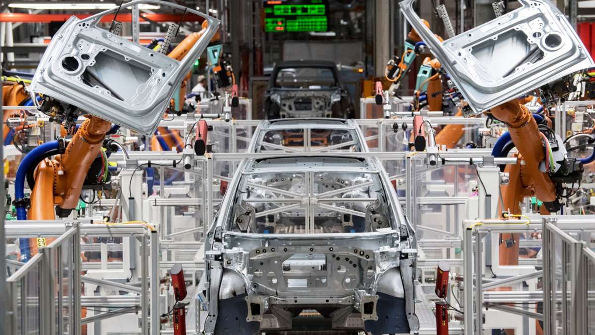Lage der Autoindustrie: Wie Autobauer mit dem Chipmangel umgehen