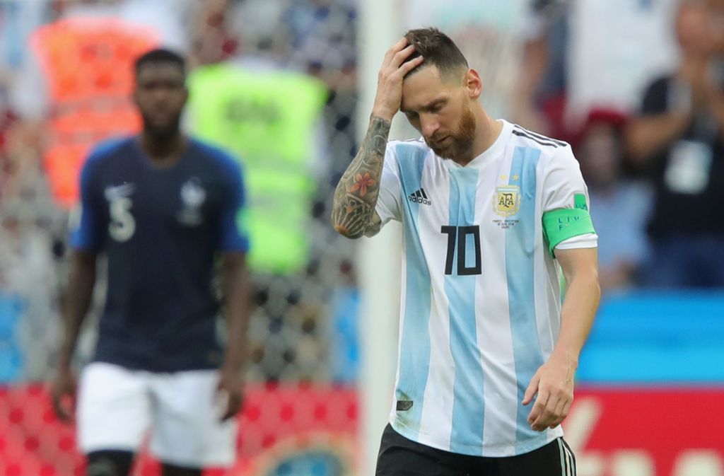Zum Haareraufen: Auch bei seiner vierten WM-Teilnahme bleibt Lionel Messi ohne Tor in der K.-o.-Phase und scheidet mit Argentinien gegen Frankreich (3:4) aus.