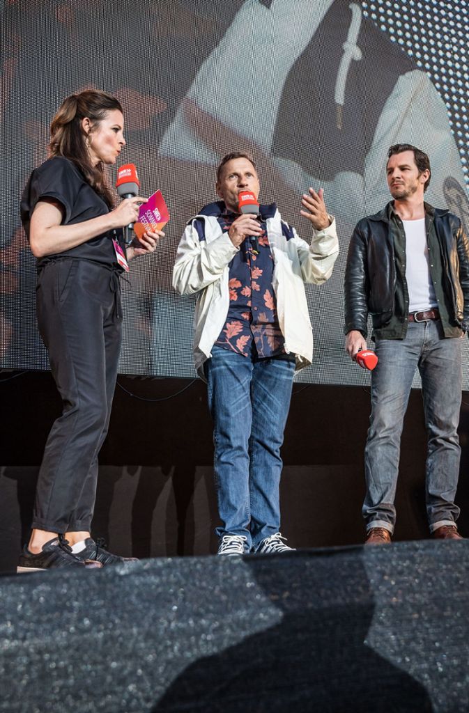 Moderatorin Stephanie Haiber mit Richy Müller (Mitte) und Felix Klare.