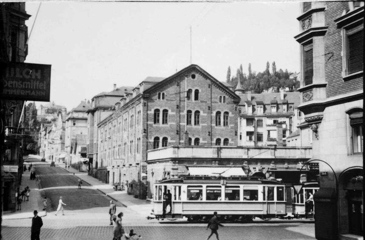Straßenbahn an der Adlerstraße im Jahr 1942.