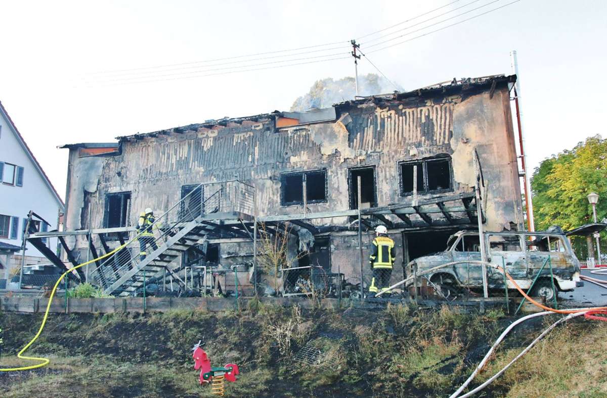 Das Wohnhaus ist bei dem Brand größtenteils zerstört worden.