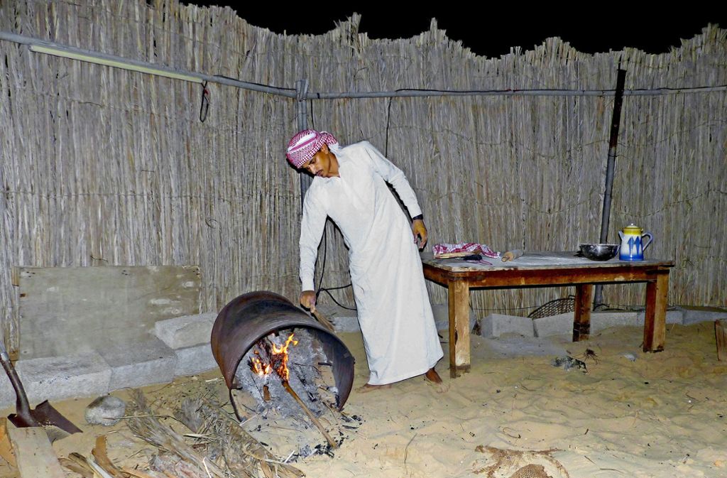 Kochen nach Beduinenart im Erdtopf