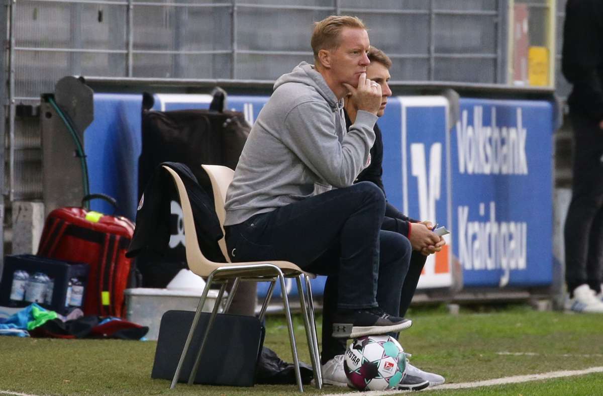 Timo Schultz sitzt seit dem 12. Juli 2020 beim FC St. Pauli auf der Trainerbank. Se