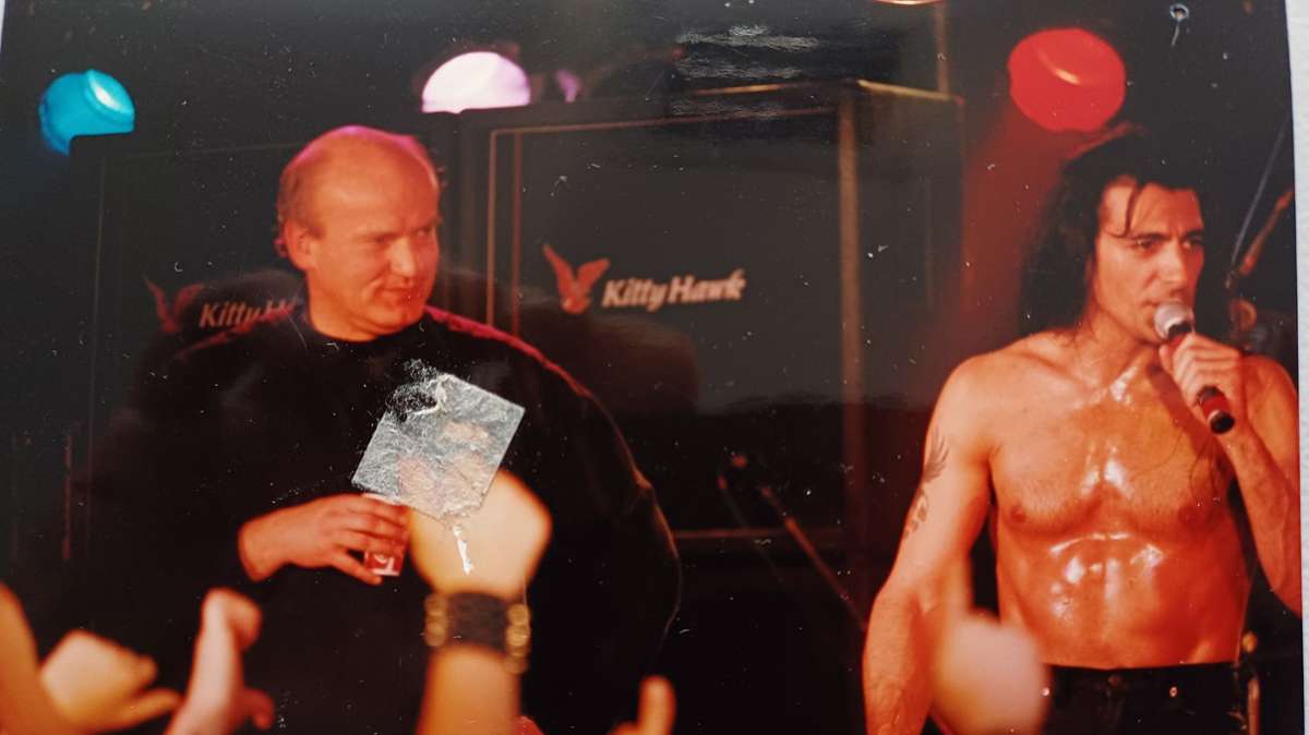 Rofa-Mastermind Otto Rossbacher (links) konnte Joey DeMaio und seine Band Manowar zum zehnjährigen Bestehen der Disco in Ludwigsburg begrüßen.