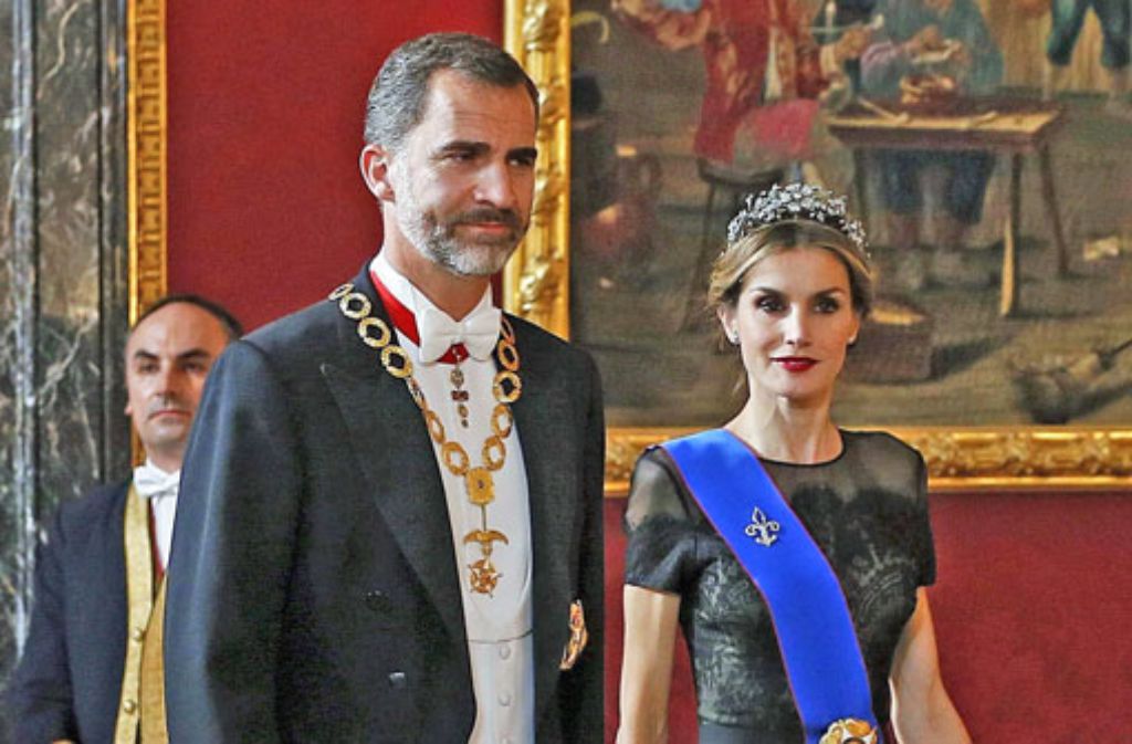 29. Oktober 2014: Im großen Ornat empfangen Spaniens König Felipe VI. und seine Frau Letizia Chiles Präsidentin Michelle Bachelet zum Galadiner.