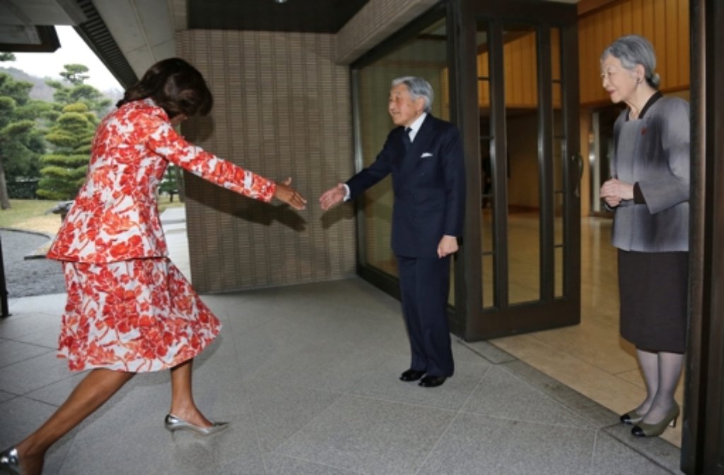 Michelle Obama hat sich zum Auftakt ihrer Asienreise in Japan für die globale Schulausbildung von Mädchen stark gemacht.