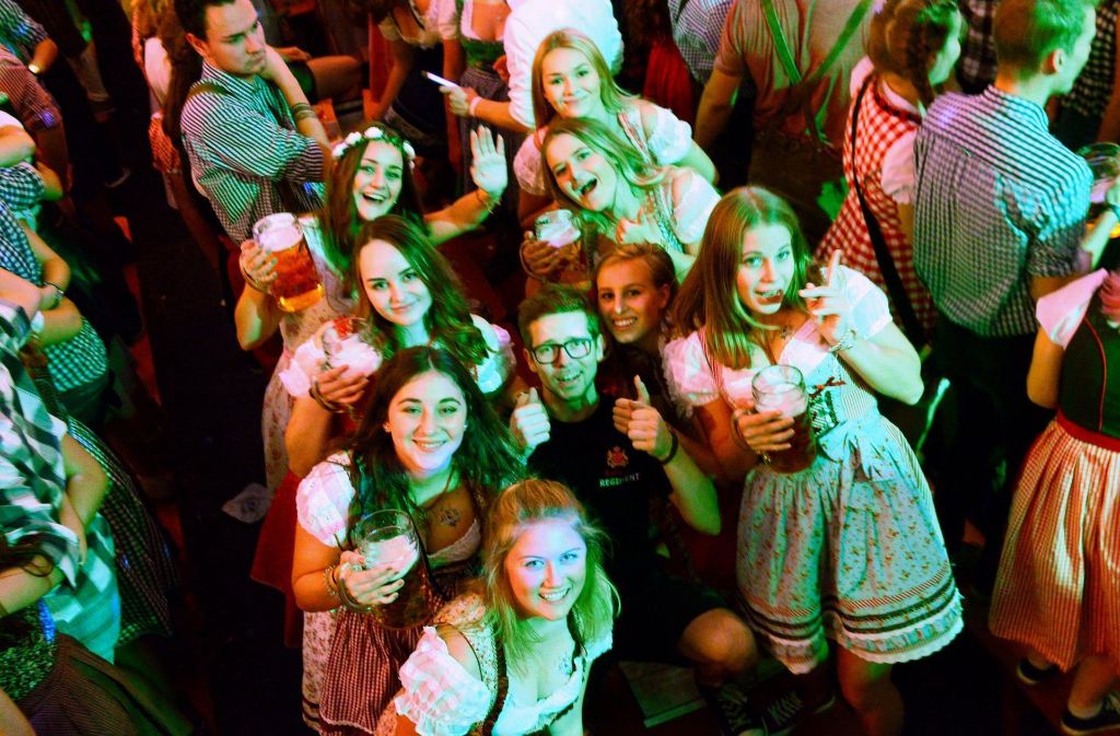 Weitere Partyimpressionen vom Finale aus dem Grandls Hofbräu-Zelt.