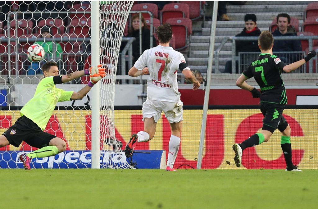 Saison 2014/15: Patrick Herrmann erzielt den Siegtreffer beim 1:0 von Borussia Mönchengladbach zum Rückrundenstart beim VfB. Die Stuttgarter stehen danach mit 17 Punkten auf Rang 17, retten sich am Saisonende aber vor dem Abstieg – als 14. mit 36 Punkten.
