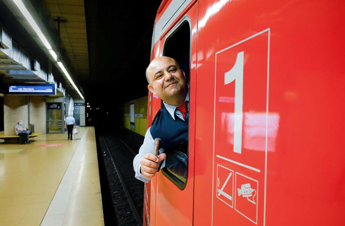 Traumberuf S-Bahn-Fahrer: Yusuf Sevimli ist stolz auf seine Aufgabe.