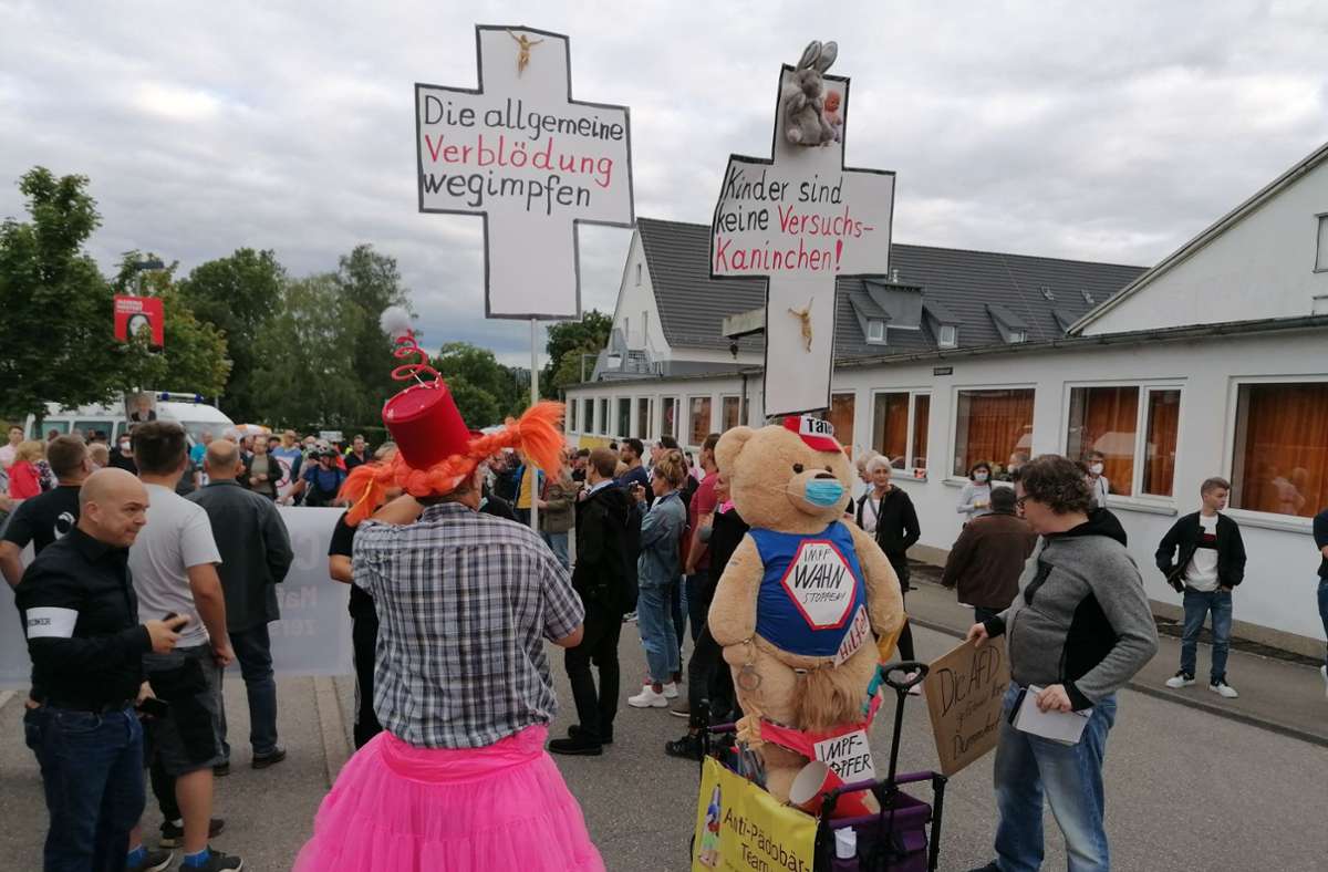 Demonstranten der AfD-Veranstaltung in Herrenberg.