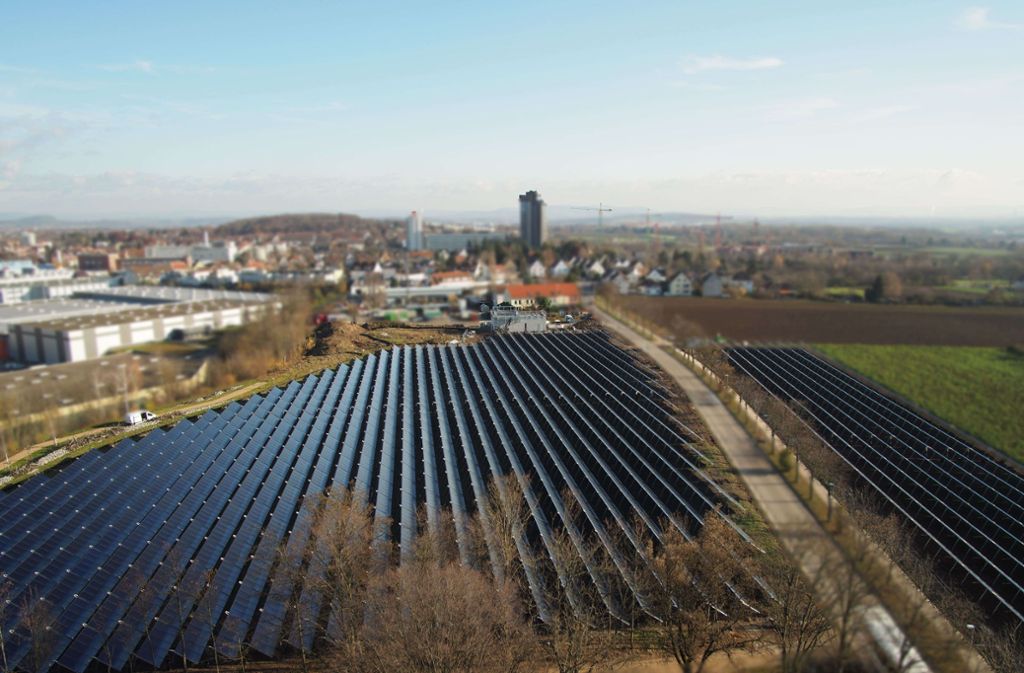 3. April: Der Kornwestheimer Gemeinderat entscheidet über den Bau der größten Solarthermieanlage Deutschlands. Die Stadtwerke wollen südlich des Römerhügelwegs bauen. Neun Tage später gibt auch der Gemeinderat in Ludwigsburg grünes Licht.