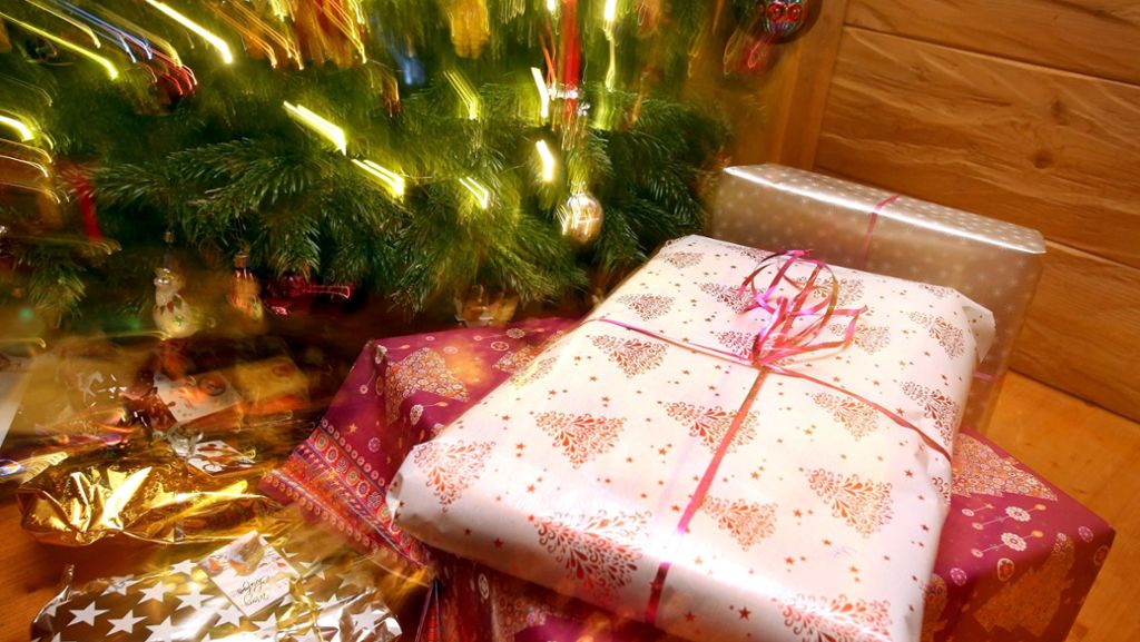 Skurriles zu Weihnachten: Schneiende Weihnachtsbäume und Christbaumkugeln für den Hipsterbart