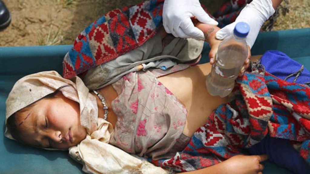  Nach dem schweren Erdbeben im Himalaya steigt die Zahl der Toten auf mehr als 5000, mindestens 10.000 Menschen sind verletzt worden. Den Überlebenden in Nepal droht unterdessen laut Unicef ein Trinkwasser-Notstand. 
