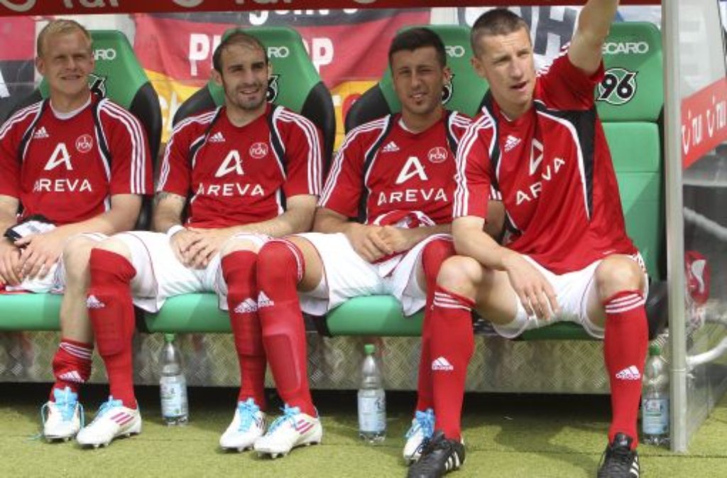 Das Ende einer Legende: Der Slowake Marek Mintal (rechts), einst Torschützenkönig in der Bundesliga, verlässt den 1. FC Nürnberg. Doch wer gedacht hatte, der Offensivspieler beendet nun seine Karriere, sieht sich getäuscht: Mintal probierts nochmal in der Zweiten Liga bei Hansa Rostock.