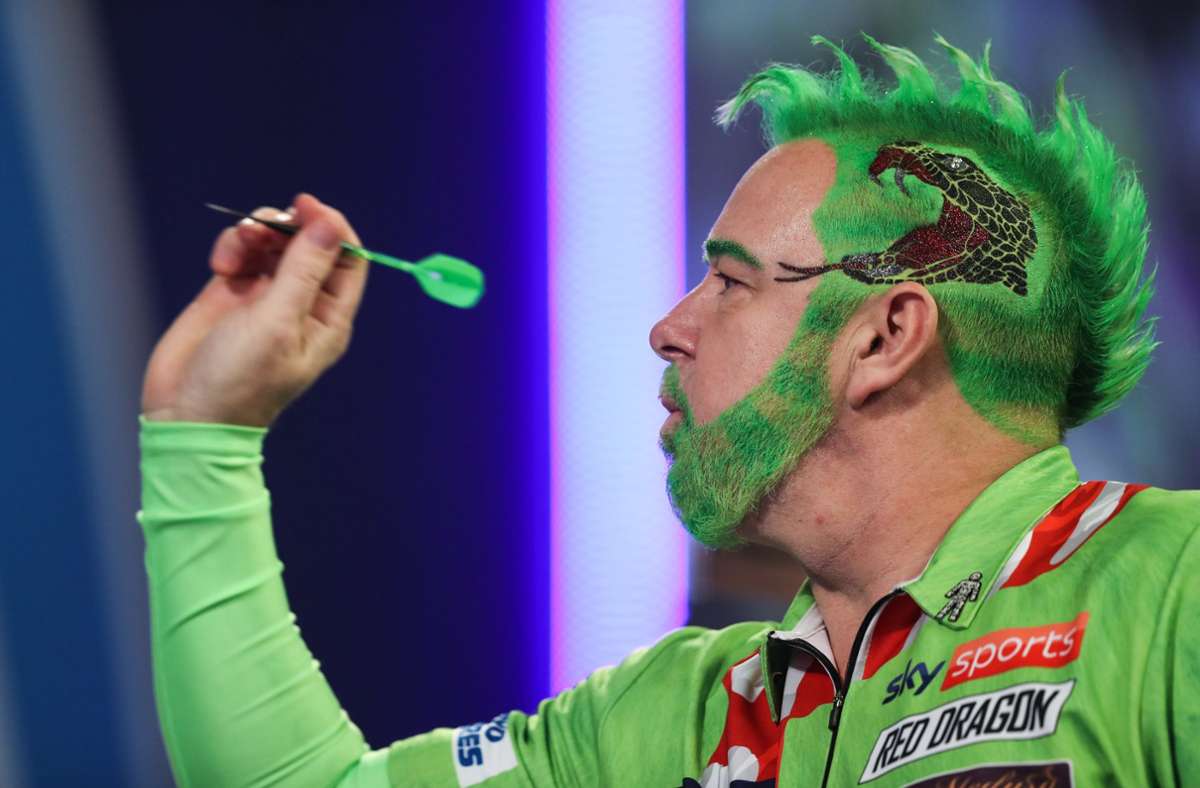 15. Dezember: Der amtierende Weltmeister färbte für seine Verkleidung sogar seinen Bart grün. Passend zu seinem Spitznamen „Snakebite“ wird seine Frisur von einer Schlange geziert. Wright gewann sein Auftakt-Match.