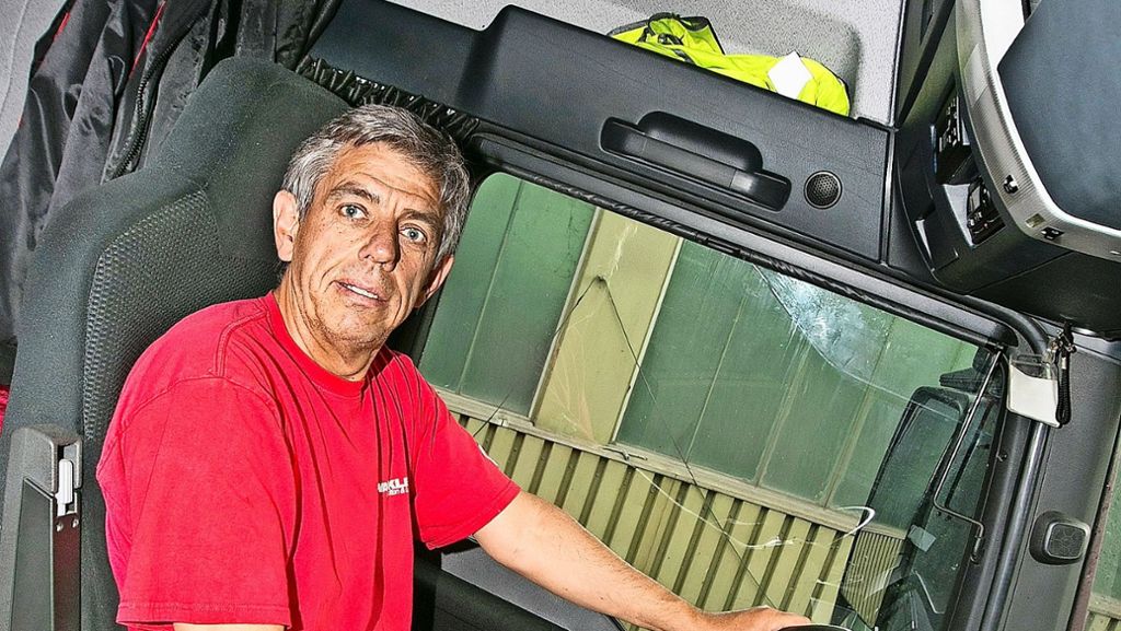 Beim Berufskraftfahrer in Göppingen: In seinem Lastwagen ist er sein eigener Chef