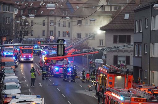 Der große Feuerwehreinsatz an der Talstraße in Stuttgart-Ost dauert noch an. Foto: Andreas Rosar Fotoagentur-Stuttgart