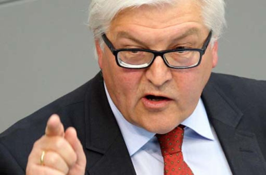 Steinmeier (SPD) meint, die Regierung geht mit dem Parlament "unverschämt" um.