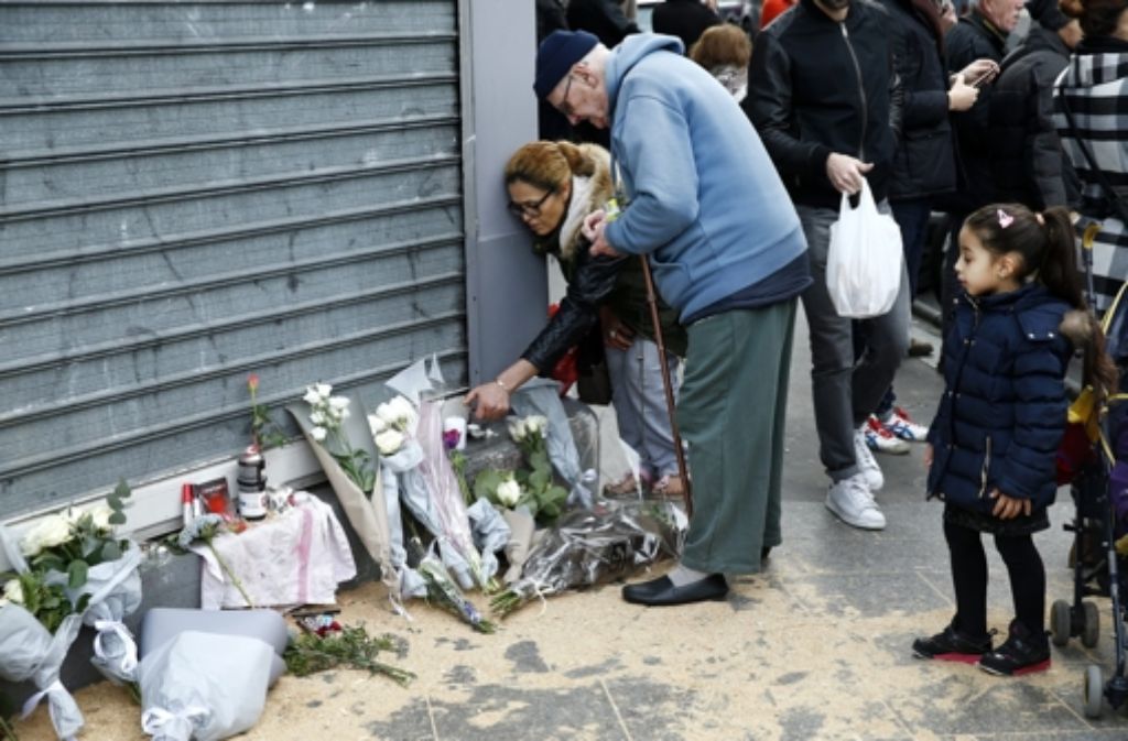 In Paris herrscht nach den Terroranschlägen großen Ansätzen. Jetzt setzt die Trauer ein.