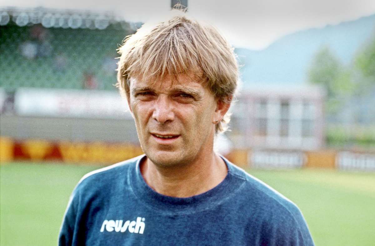Im Sommer 1991 kam der Trainer Volker Finke aus dem Norden ins Breisgau. Zuvor hatte er den TSV Havelse bis in die zweite Liga geführt. Bereits in der zweiten Saison gelang Finke mit dem Sportclub im damaligen Dreisamstadion der Aufstieg in die erste Bundesliga.