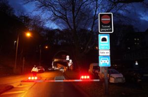 Lastwagen rammt Stütze – Tunnel zeitweise gesperrt