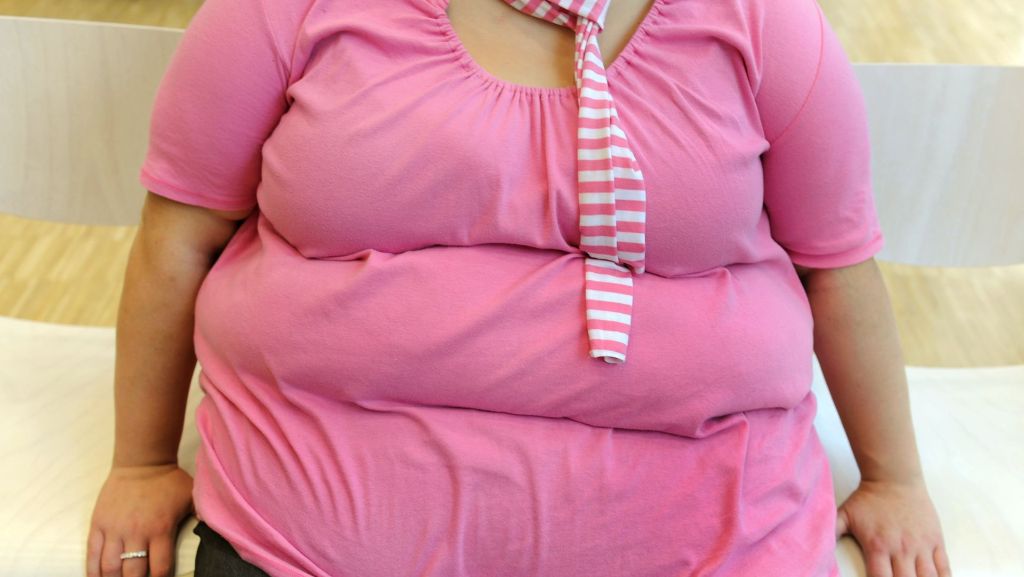  Stark Übergewichtige können ihre krankhafte Fettleibigkeit mit einer Magenoperation in den Griff bekommen. Doch mit dem Eingriff allein ist es nicht getan, medizinische und psychologische Nachsorge sind ebenso nötig, um dauerhaft das Gewicht zu halten. 