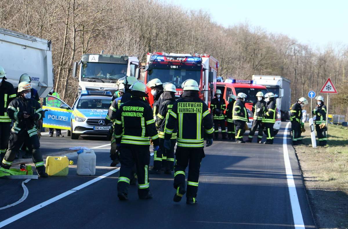 Der Unfall ereignete sich auf der B10 bei Vaihingen an der Enz.