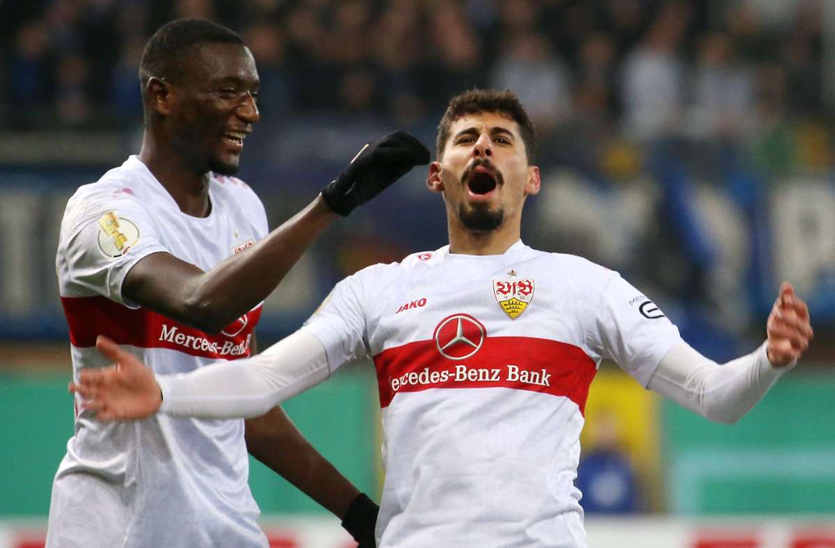Neuzugang Gil Dias (re.) feiert mit Serhou Guirassy seinen Traumeinstand für den VfB Stuttgart.