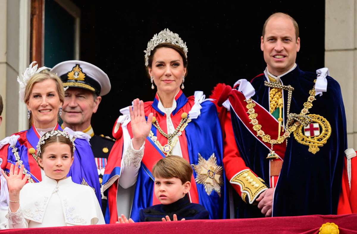 Königlich sah Kate auch in ihrem spektakulären Krönungsoutfit aus.