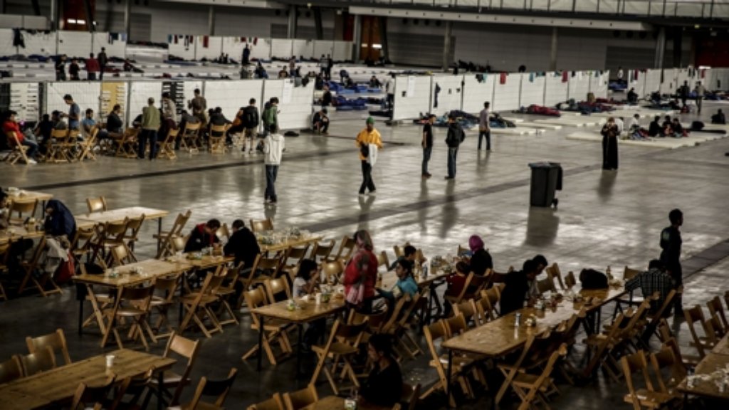 Notunterkunft auf der Messe Stuttgart: 1000 weitere Flüchtlinge erwartet