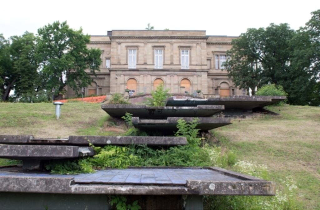 Die Stadt kauft die Villa Berg für 300 000 Euro. Auch der Park muss saniert werden. In der Bilderstrecke zeigen wir die Historie des Kulturdenkmals. Foto: dpa