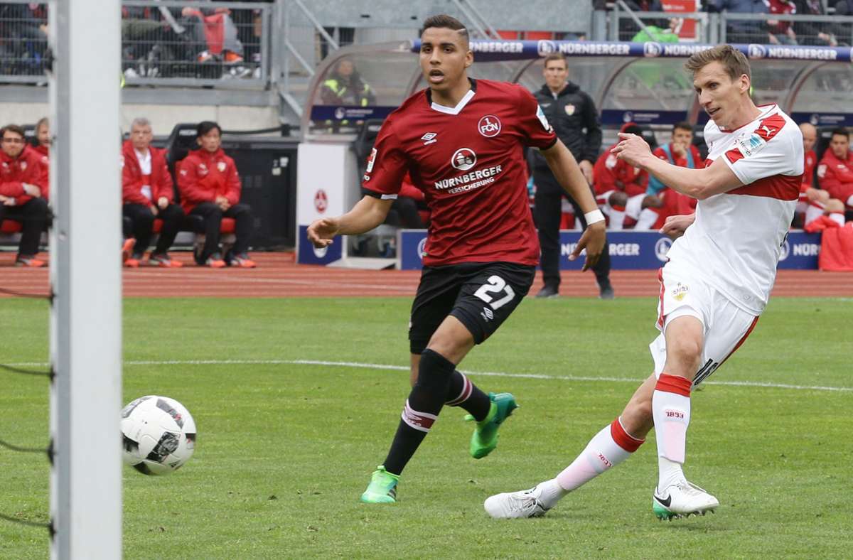 Der Schlusspunkt: 20 Minuten ist Florian Klein im Spiel, als er in der ersten Minute der Nachspielzeit den Siegtreffer für die Stuttgarter erzielt und dafür sorgt, dass der VfB die Tabellenführung behauptet.