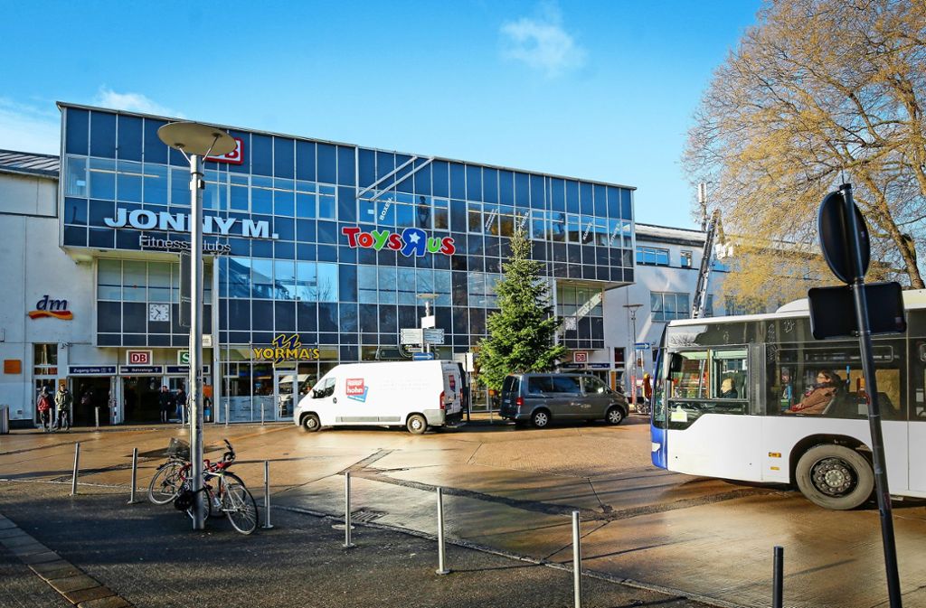 Das Hauptgebäude des Ludwigsburger Bahnhofs gilt als überdimensioniert. Die Stadt hofft auf einen Neubau.