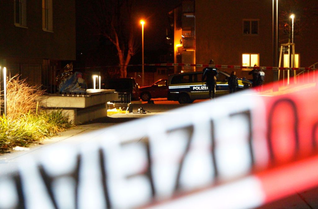 Die Polizei ermittelt nach der Messerstecherei in Bad Cannstatt nun die genauen Hintergründe.
