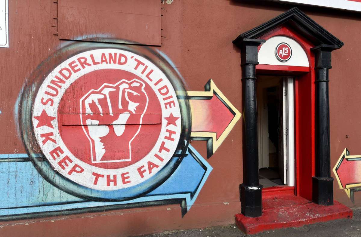 „Sunderland Til I Die“ (2018): Die Netflix-Serie begleitet eine Saison lang den englischen Fußballclub AFC Sunderland, der aus der Premier League abgestiegen ist, eigentlich gleich wieder aufsteigen will – aber in der zweiten Liga erneut in den Abstiegskampf gerät.