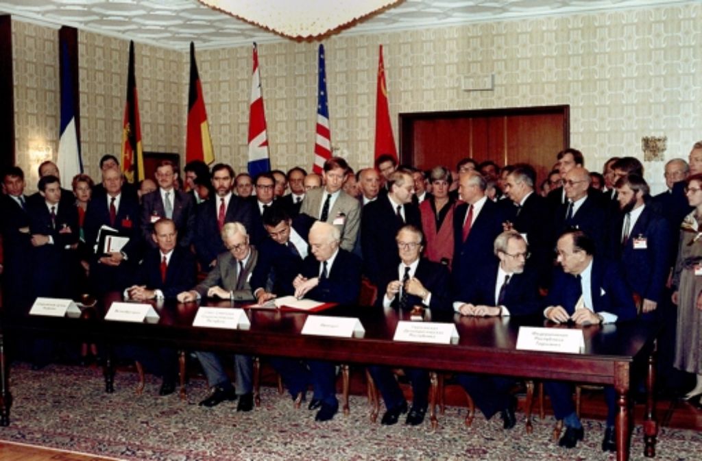 Am 12. September 1990 wurde der Zwei-Plus-Vier-Vertrag in Moskau unterzeichnet