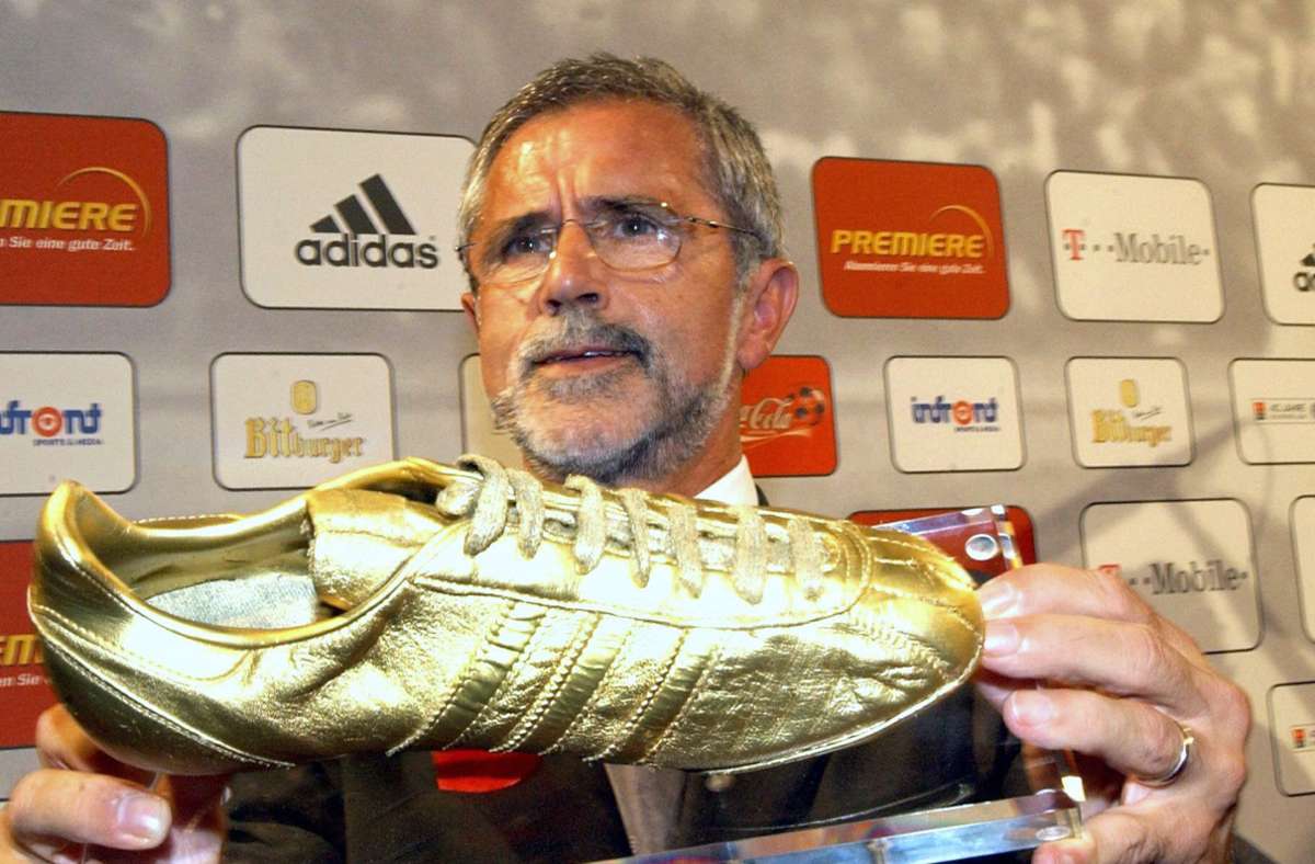 Höchste Auszeichnung: Gerd Müller mit dem goldenen Fußball-Schuh