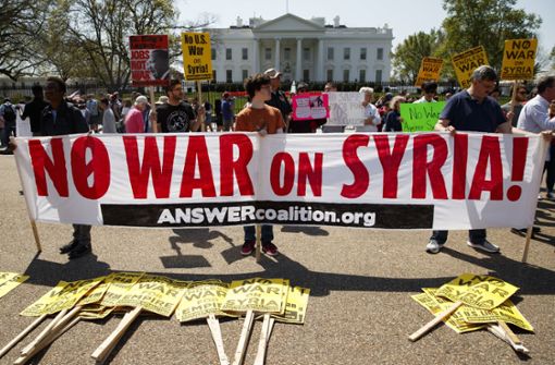 In Washington protestieren Demonstranten gegen den Militärschlag in Syrien. Foto: AP