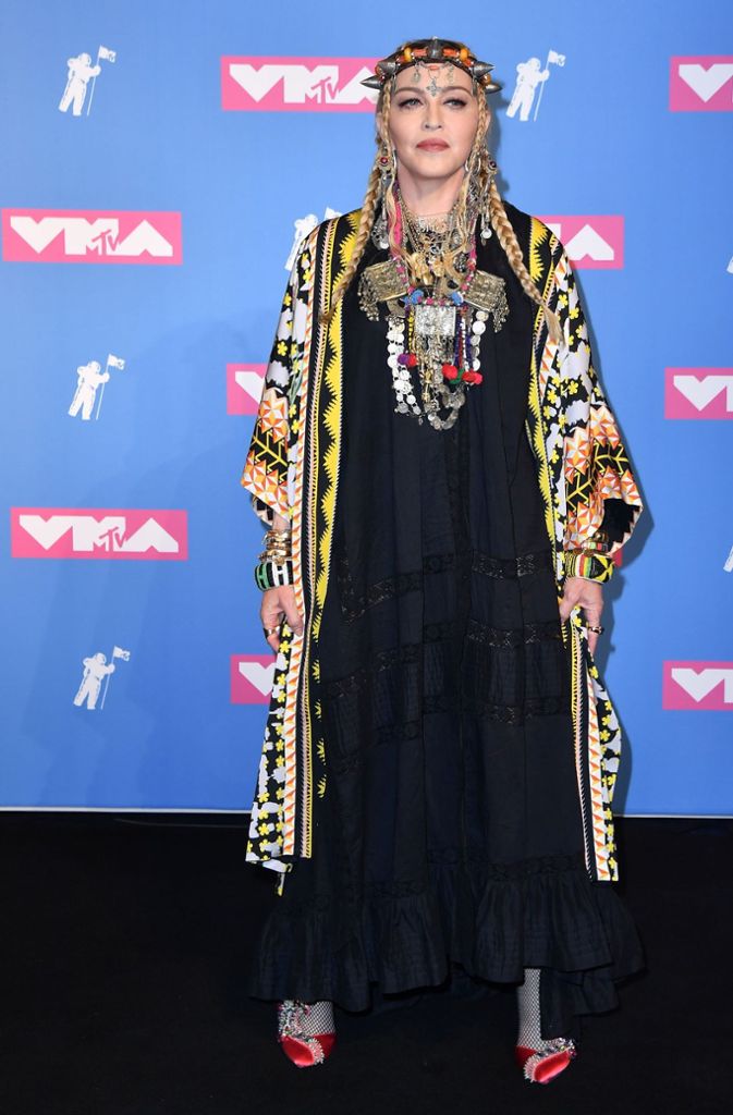 Eigentlich sollte die Pop-Diva der verstorbenen Soulsängerin Aretha Franklin gedenken – vielleicht stand sie deshalb bei der Wahl ihres Outfits einfach etwas neben sich.
