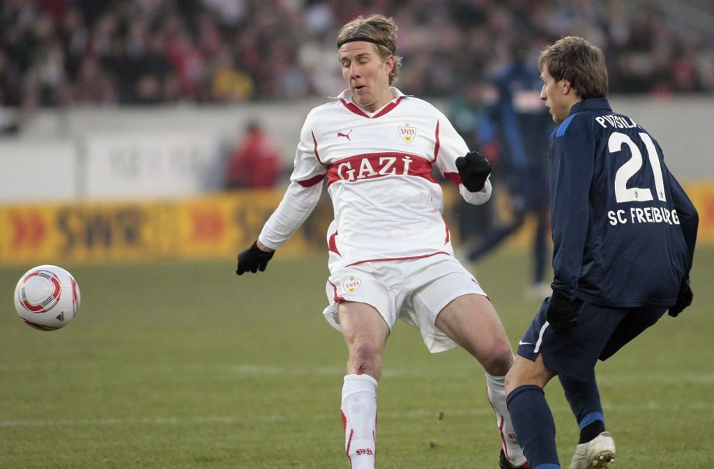 Sven Schipplock wechselte im Jahr 2008 vom SSV Reutlingen zum VfB Stuttgart. Bis 2011 gelangen ihm in der zweiten Mannschaft in 89 Spielen beachtliche 31 Tore. Für das Profiteam streifte Schipplock das Trikot mit dem Brustring nur zwölfmal über – und erzielte dabei einen Treffer.